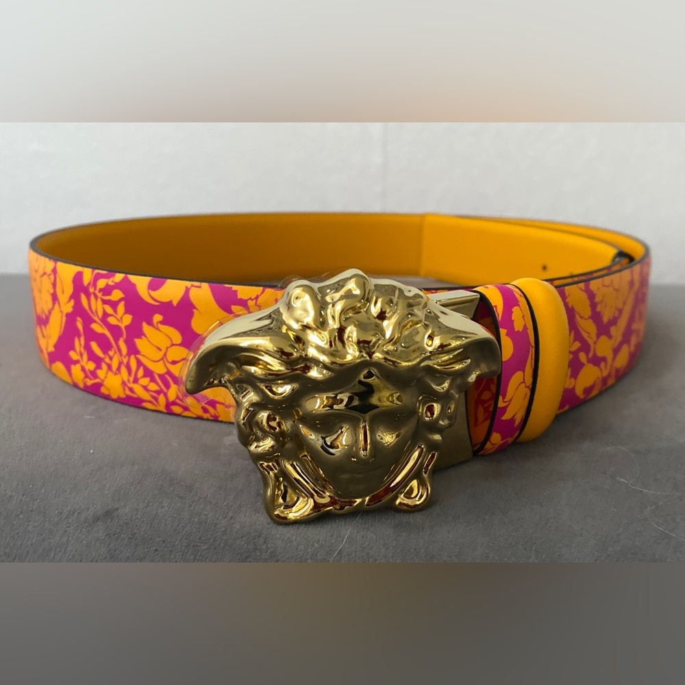 New VersaceMen's Medusa Head Buckle Reversible Leather Belt. 90cm/36 inches